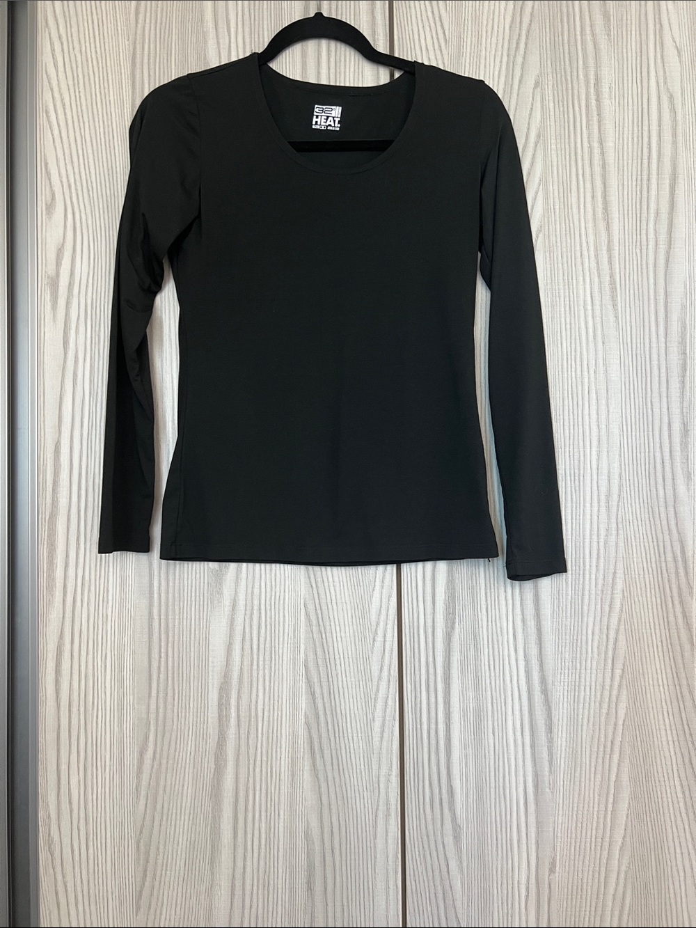 32 Degrees HEAT Black Long-Sleeve Scoop Neck Top